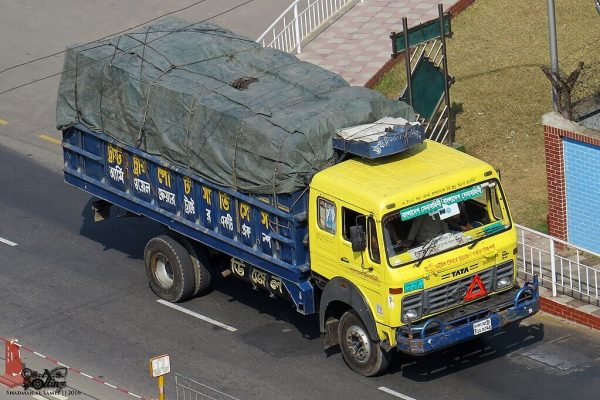 Tata_LPT_1615_truck_Bangladesh_(24587122563)(1)